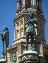 Sir Walter Raleigh on the Digby Memorial