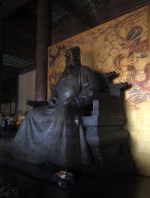 Modern statue of the Yongle Emperor.