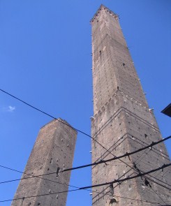 The two towers: Torre Garisenda and Torre Asinelli