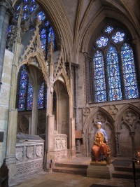 The Cantelupe and Wimbische tombs.