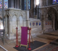 The shrine of Saint Hugh (of Avalon) and two Burghersh tombs behind it.